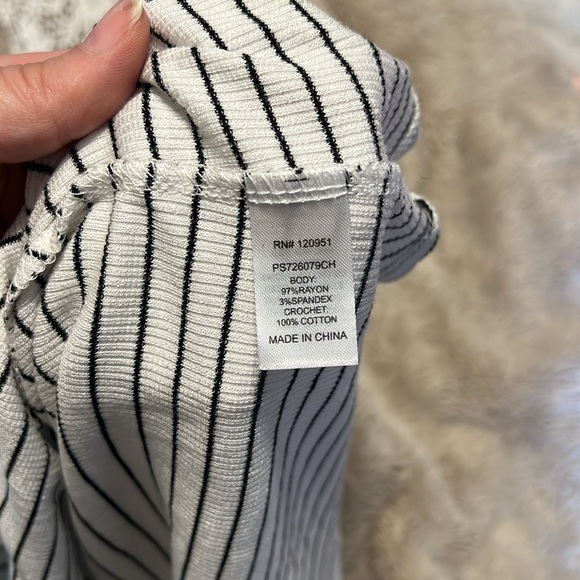 Women’s crochet tank - Picture 3 of 3